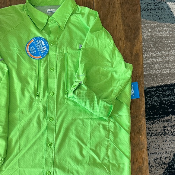 Bright green Columbia Button-Up Shirt - Picture 2 of 9